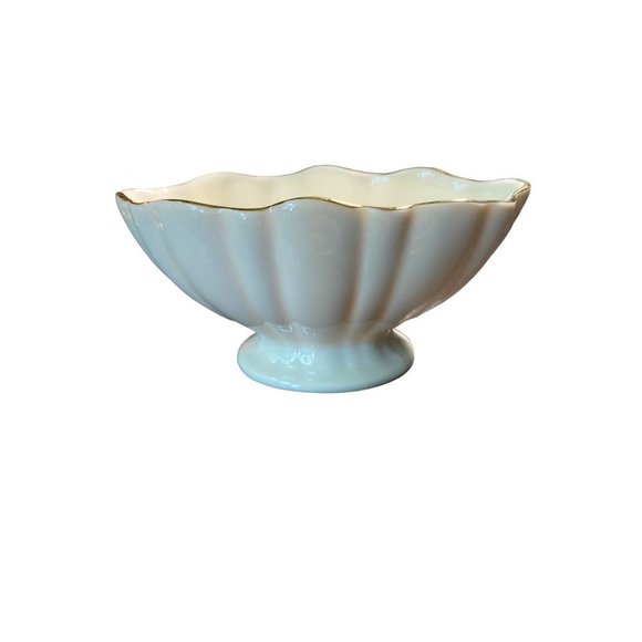 LENOX SMALL IVORY SCALLOPED FOOTED SUGAR/RING DISH - Picture 1 of 6